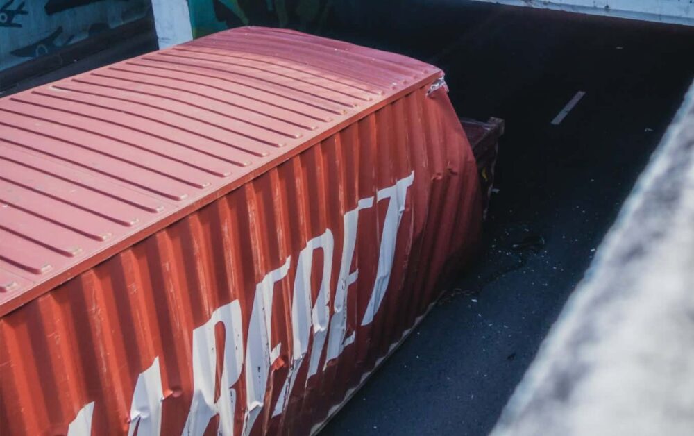 Container encastré dans le tunnel de Punaauia : le chauffeur a pris la ...